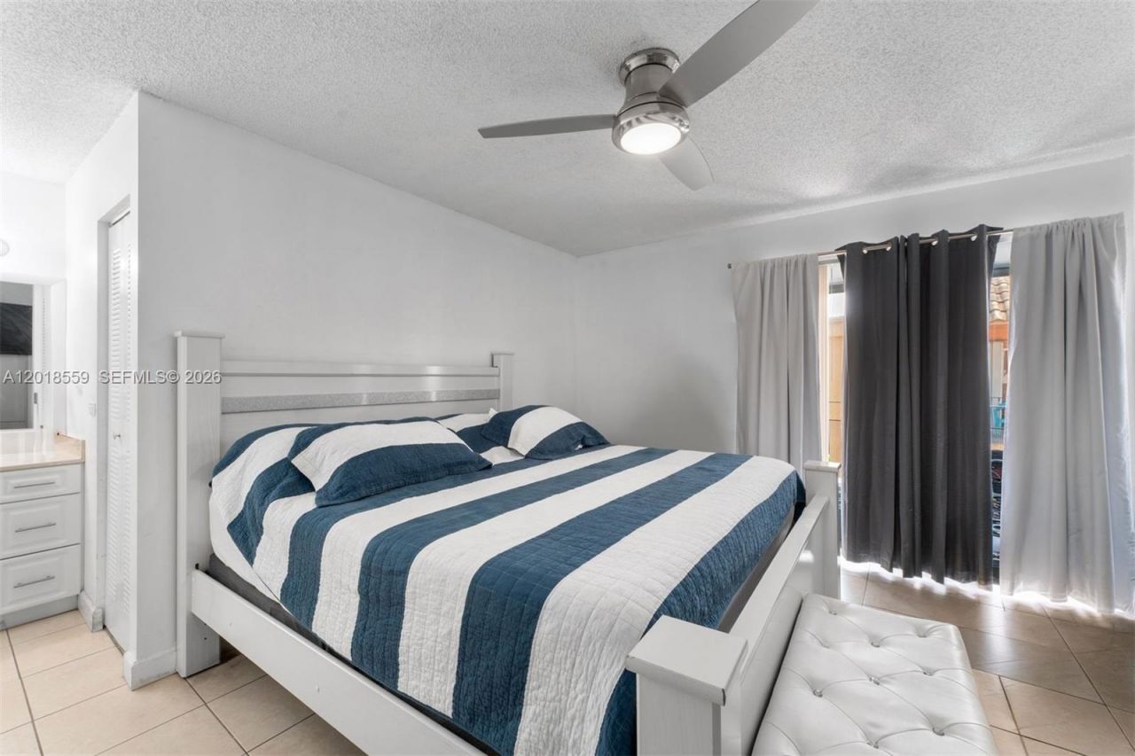 1950 W 54th St, Unit 406, Hialeah, FL 33012 Photo