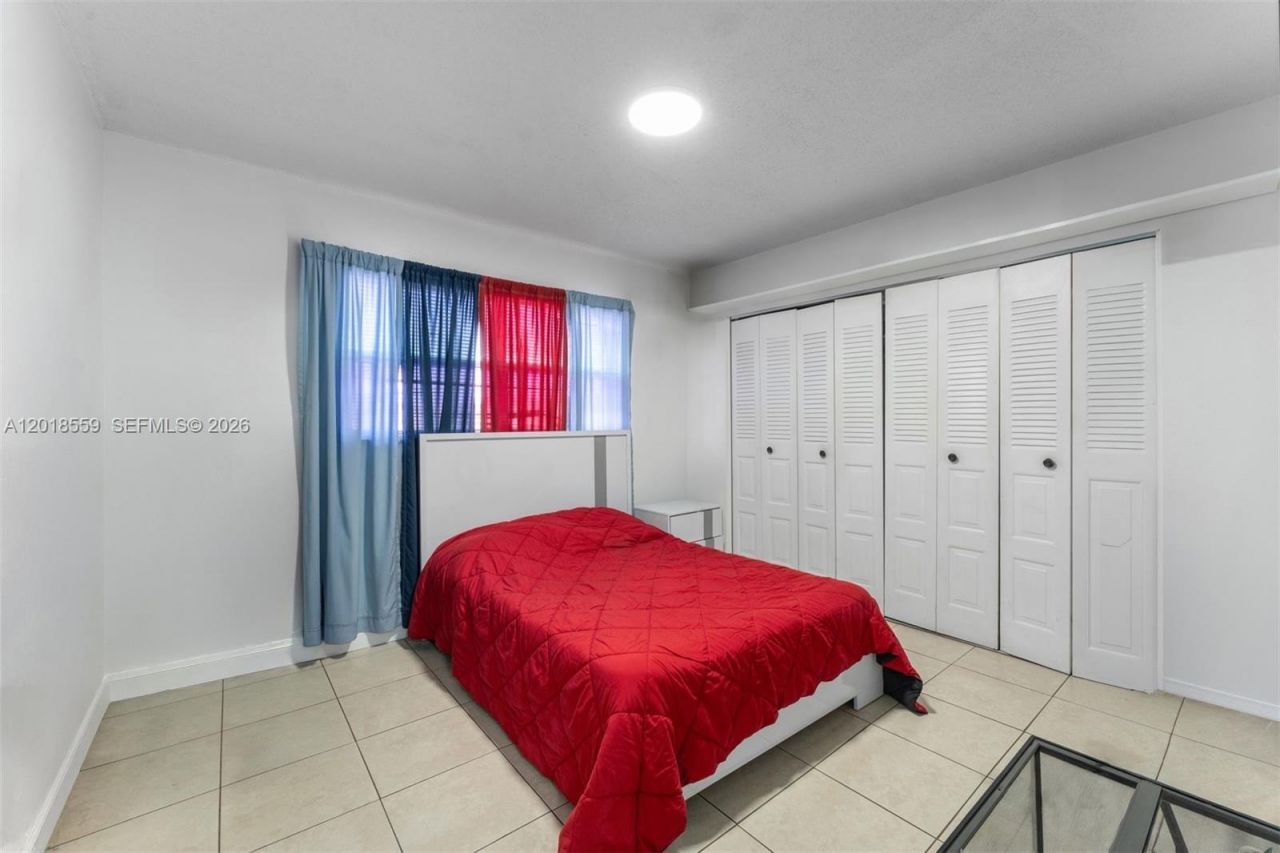 1950 W 54th St, Unit 406, Hialeah, FL 33012 Photo