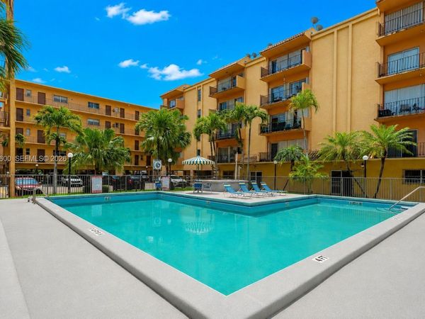 1900 W 54th St , Unit 220, Hialeah, FL 33012
