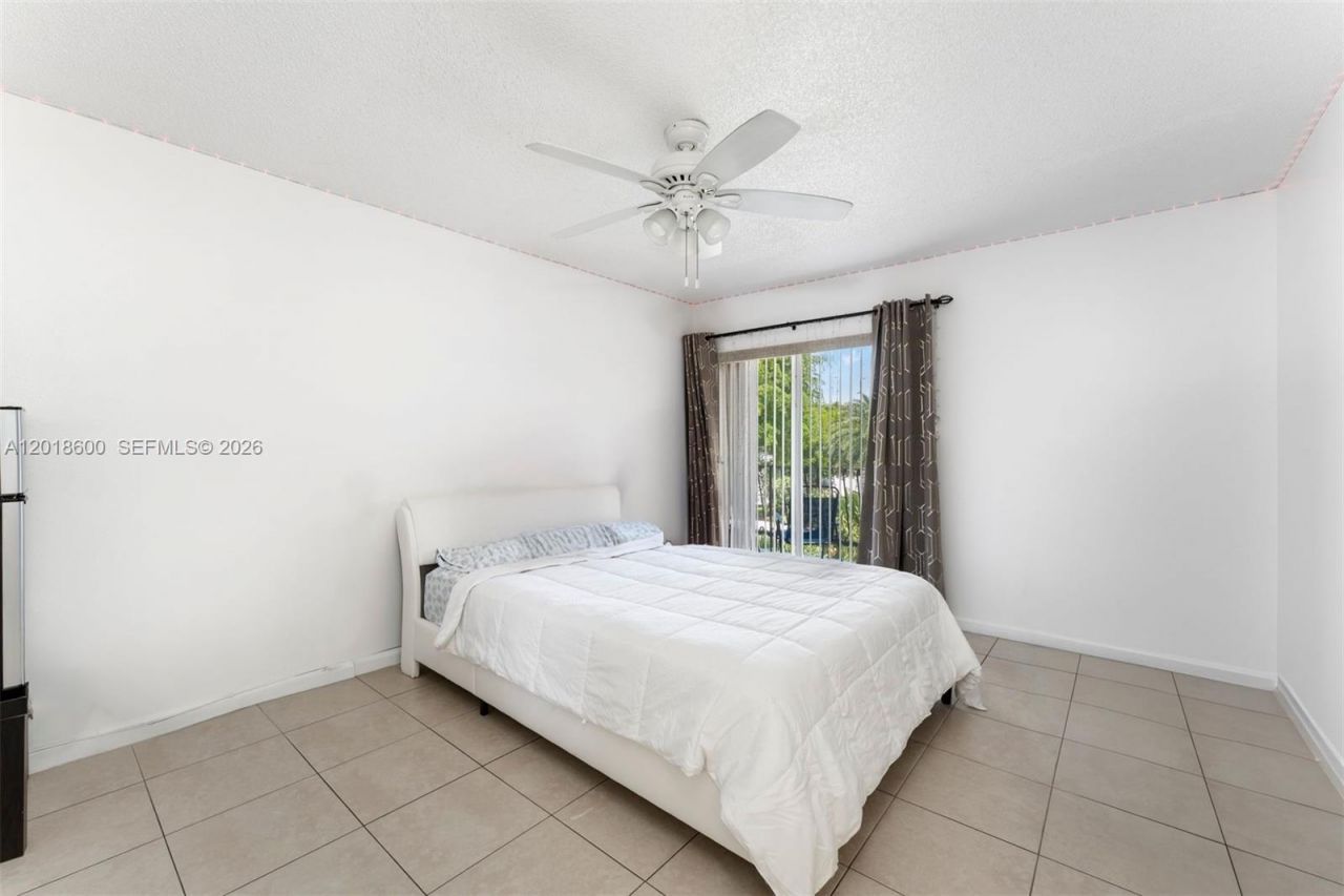 1900 W 54th St , Unit 220, Hialeah, FL 33012 Photo