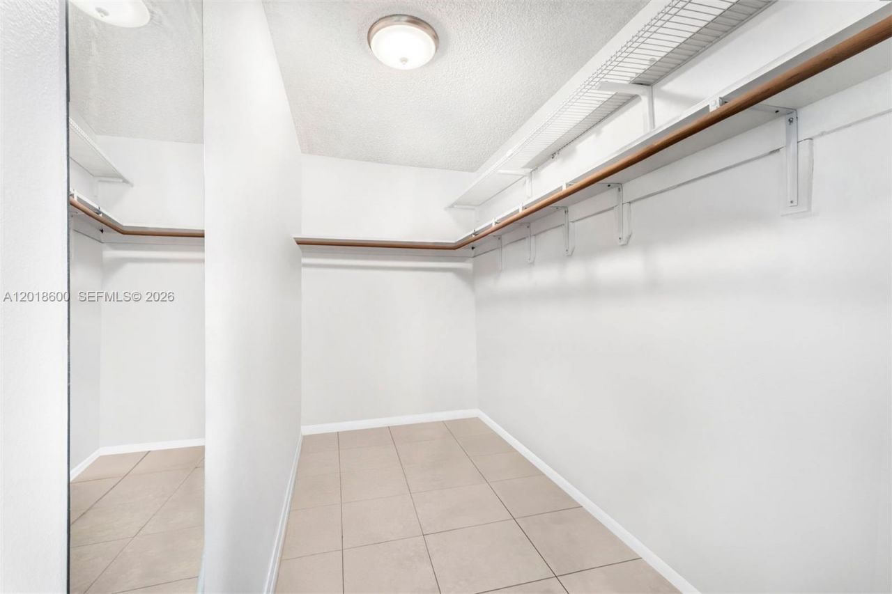 1900 W 54th St , Unit 220, Hialeah, FL 33012 Photo
