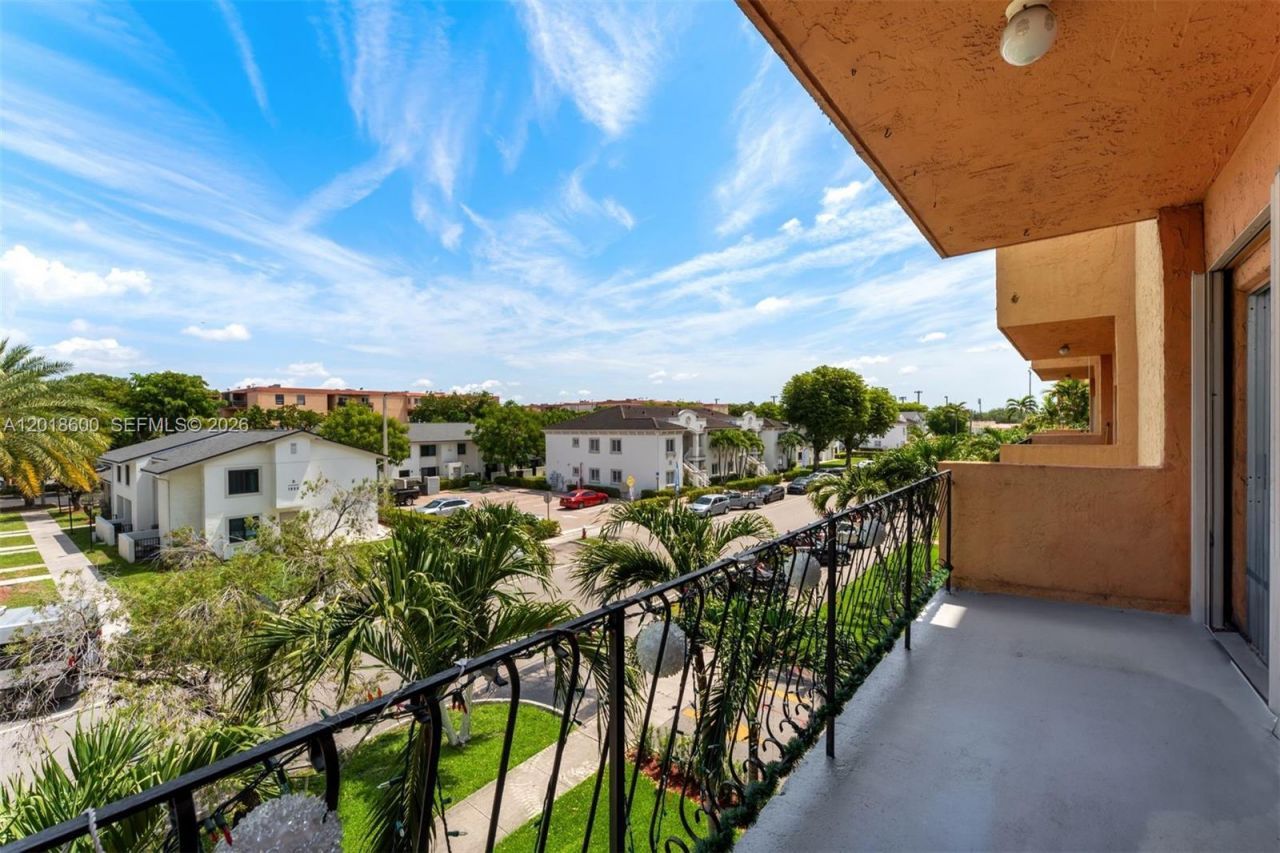 1900 W 54th St , Unit 220, Hialeah, FL 33012 Photo