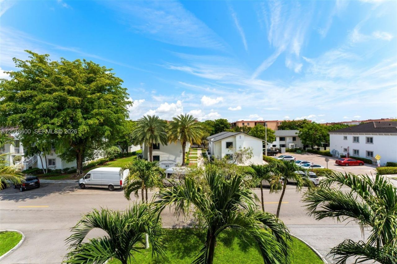 1900 W 54th St , Unit 220, Hialeah, FL 33012 Photo