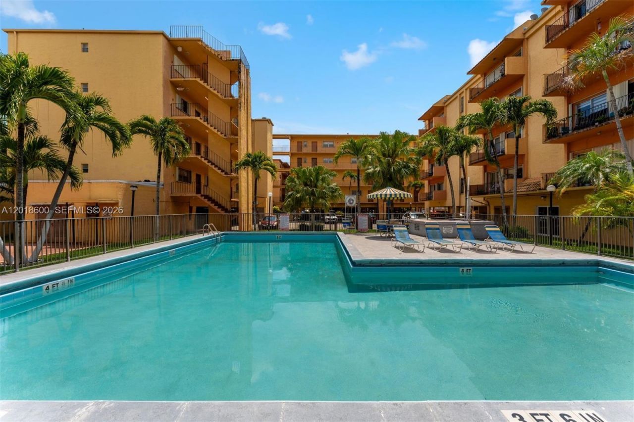 1900 W 54th St , Unit 220, Hialeah, FL 33012 Photo