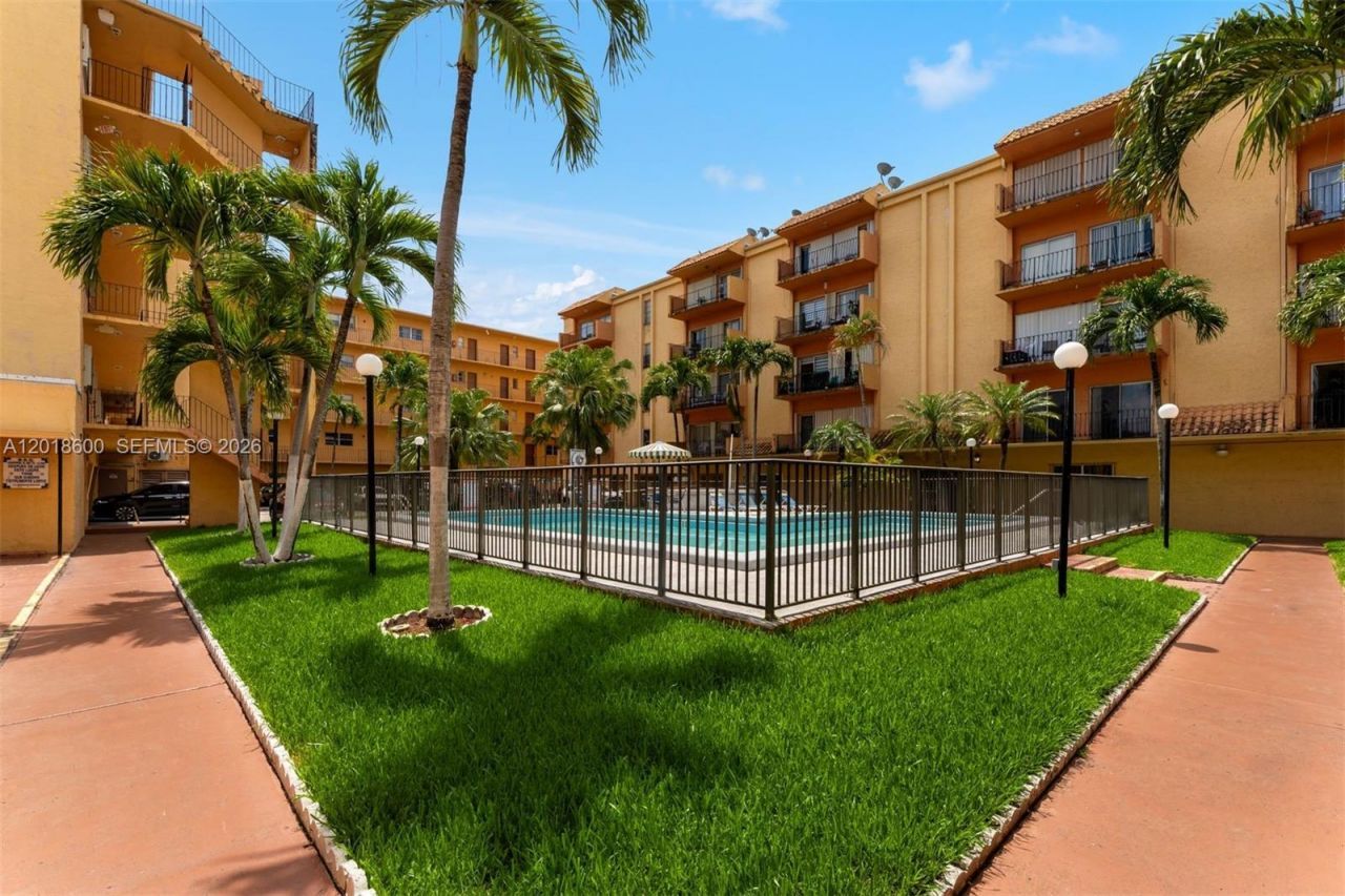 1900 W 54th St , Unit 220, Hialeah, FL 33012 Photo