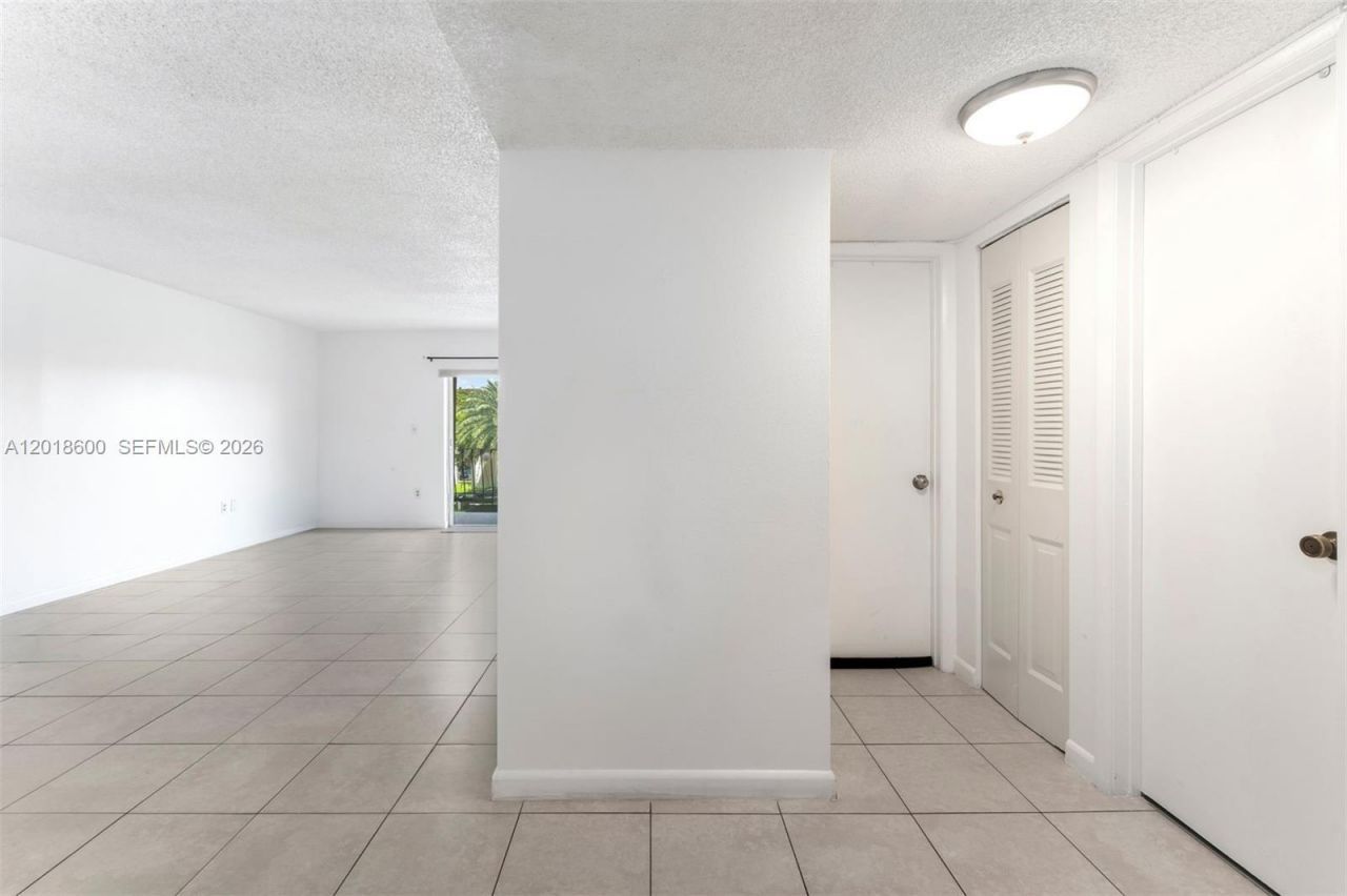 1900 W 54th St , Unit 220, Hialeah, FL 33012 Photo
