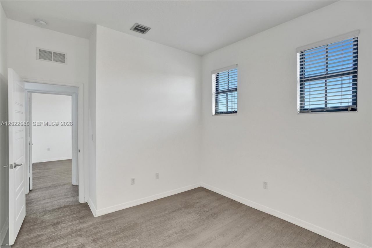 643 NE 191st Ter , Miami, FL 33179 Photo