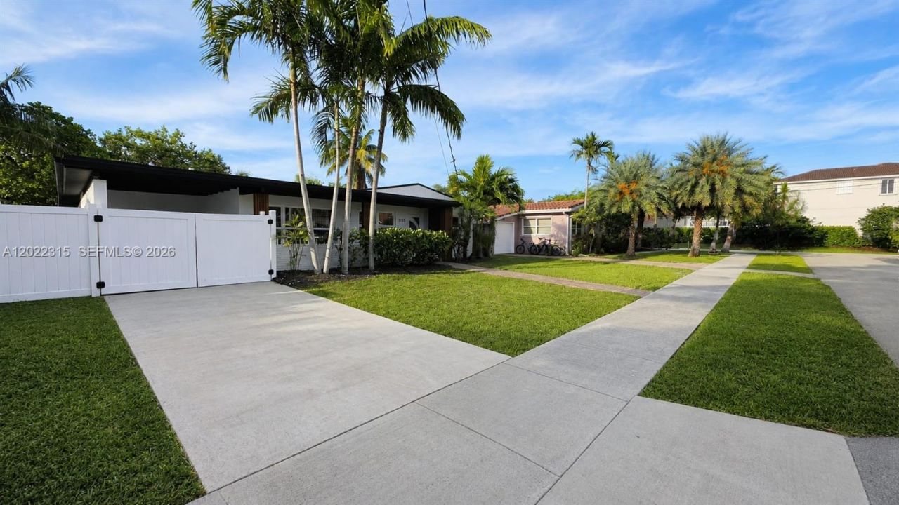1155 Hayes St, Hollywood, FL 33019 Photo