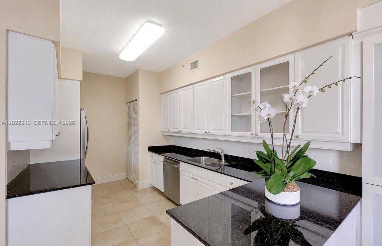 731 Crandon Blvd, Unit 407, Key Biscayne, FL 33149 Photo