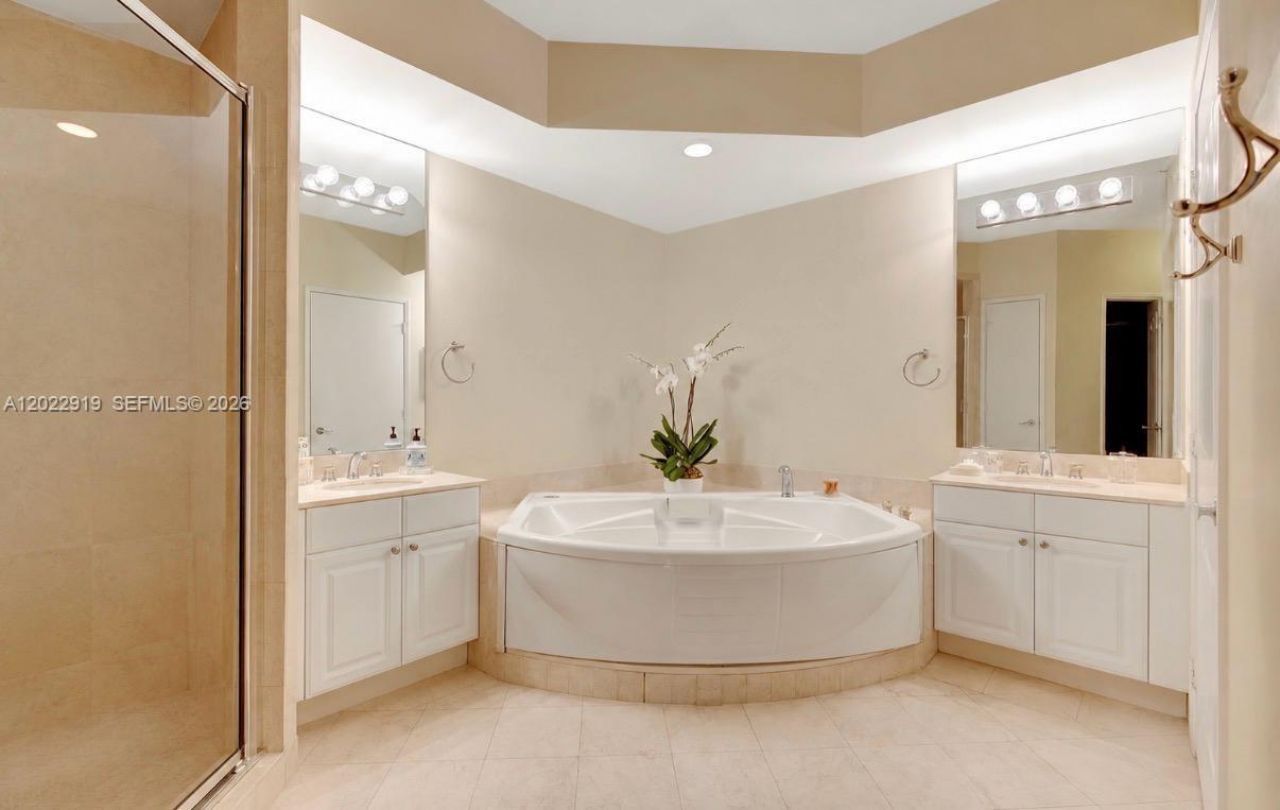 731 Crandon Blvd, Unit 407, Key Biscayne, FL 33149 Photo