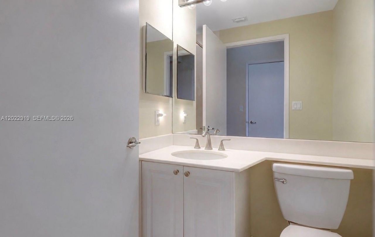 731 Crandon Blvd, Unit 407, Key Biscayne, FL 33149 Photo