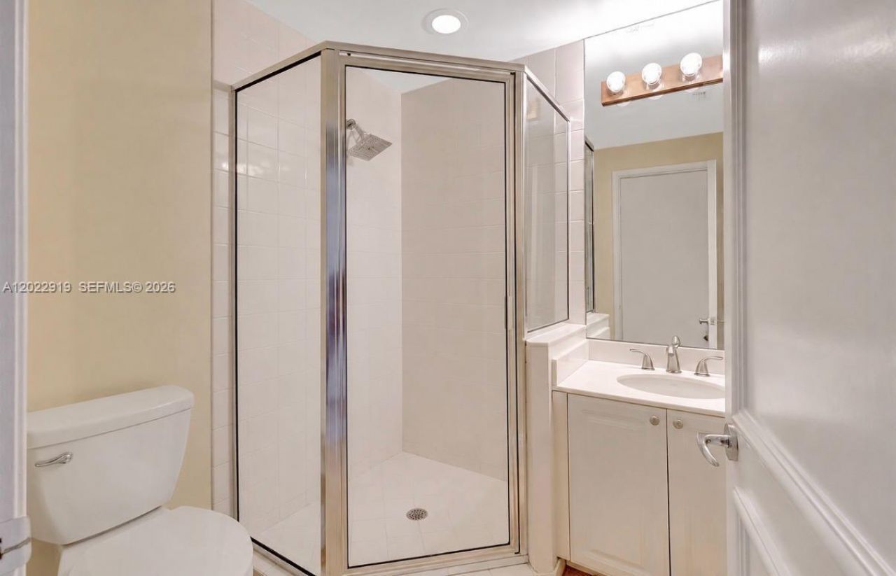 731 Crandon Blvd, Unit 407, Key Biscayne, FL 33149 Photo