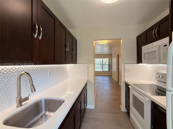 10001 W Bay Harbor Dr , Unit 205, Bay Harbor Islands, FL 33154