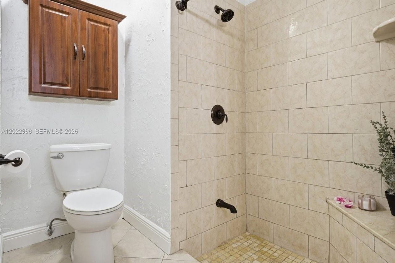 575 Lakeside Cir , Sunrise, FL 33326 Photo
