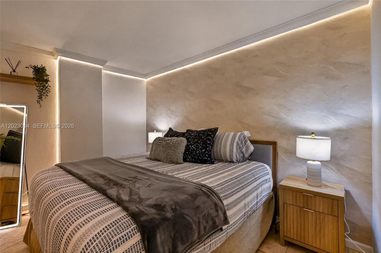 19201 Collins Ave, Unit 949, Sunny Isles Beach, FL 33160 Photo