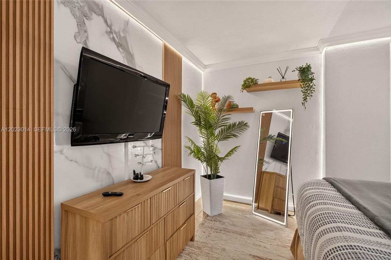 19201 Collins Ave, Unit 949, Sunny Isles Beach, FL 33160 Photo