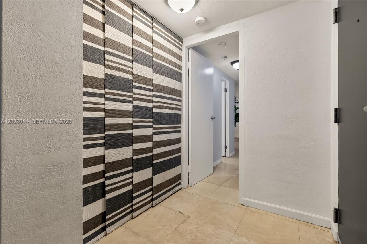 19201 Collins Ave, Unit 949, Sunny Isles Beach, FL 33160 Photo