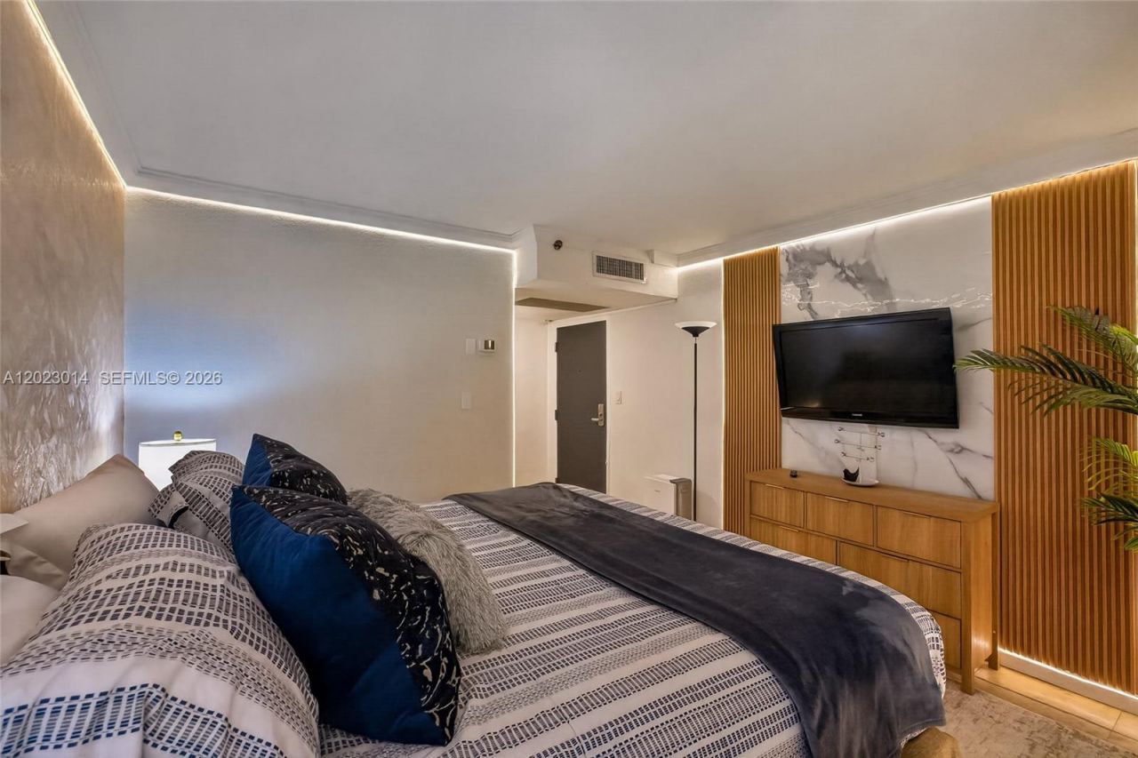 19201 Collins Ave, Unit 949, Sunny Isles Beach, FL 33160 Photo