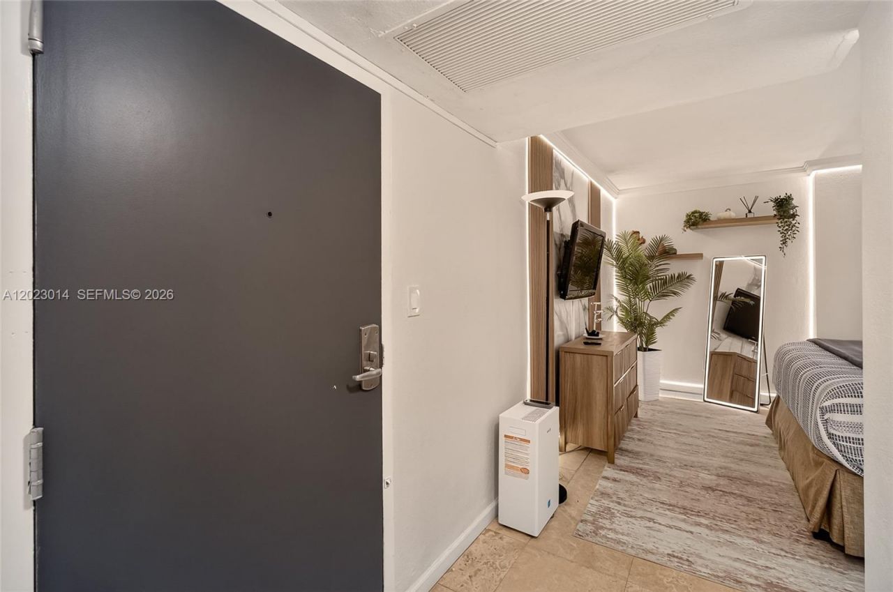 19201 Collins Ave, Unit 949, Sunny Isles Beach, FL 33160 Photo