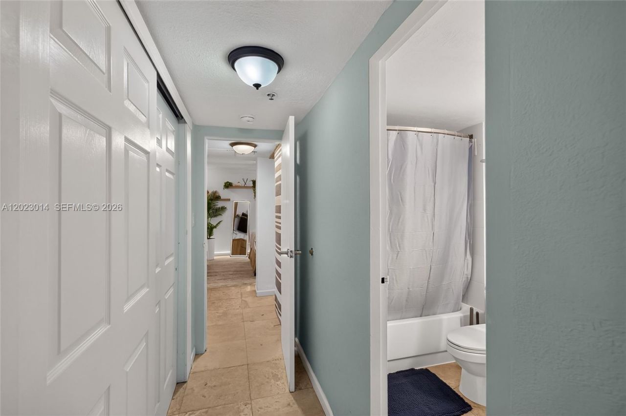 19201 Collins Ave, Unit 949, Sunny Isles Beach, FL 33160 Photo