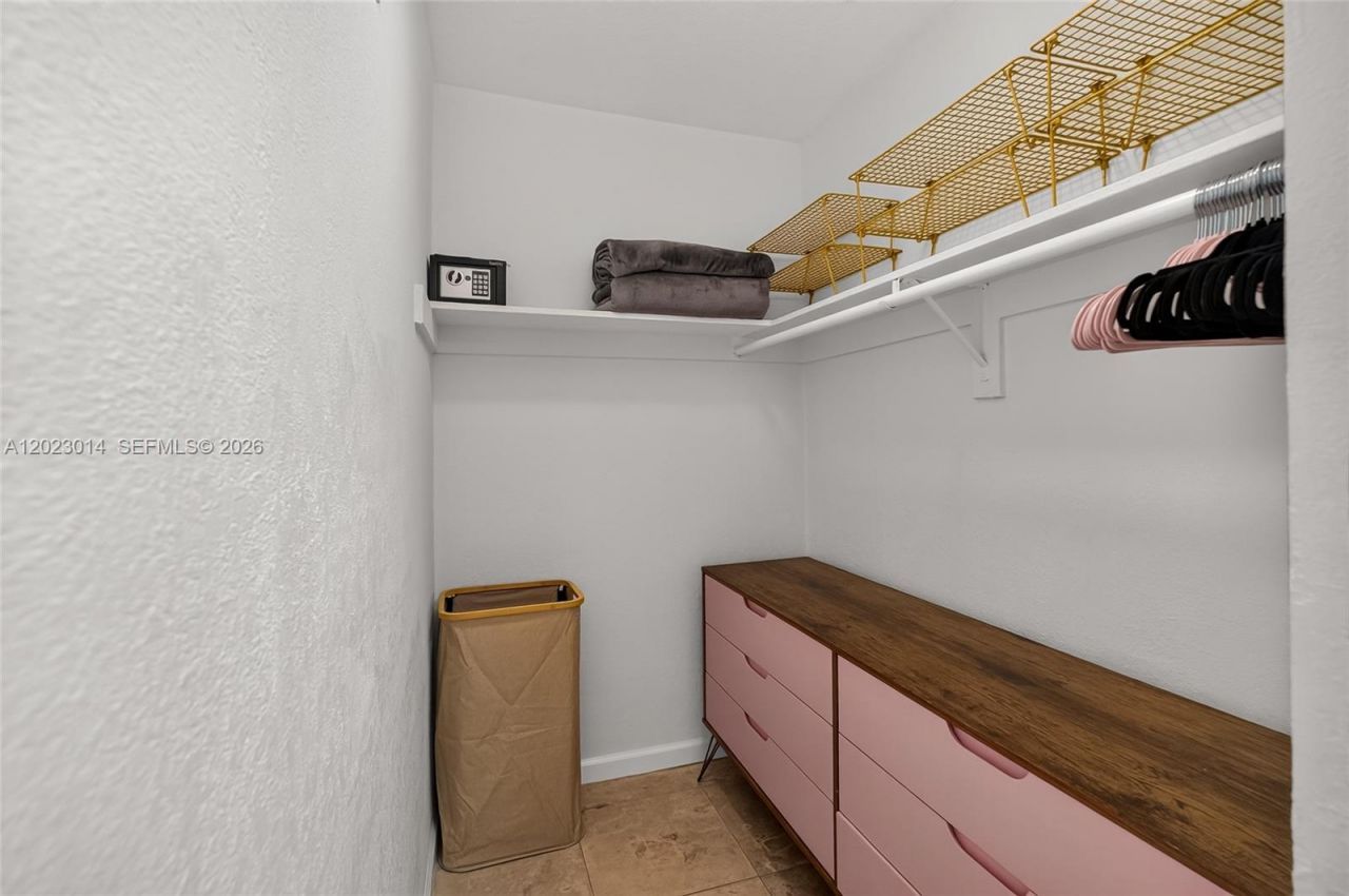 19201 Collins Ave, Unit 949, Sunny Isles Beach, FL 33160 Photo