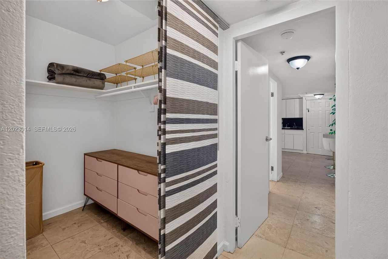 19201 Collins Ave, Unit 949, Sunny Isles Beach, FL 33160 Photo