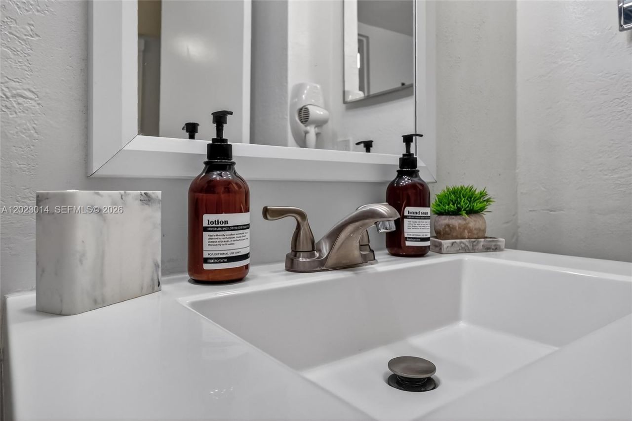 19201 Collins Ave , Unit 949, Sunny Isles Beach, FL 33160 Photo