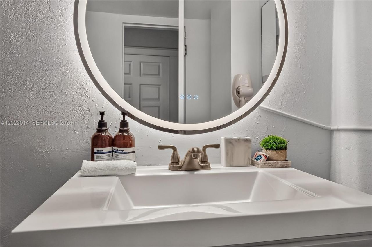 19201 Collins Ave, Unit 949, Sunny Isles Beach, FL 33160 Photo