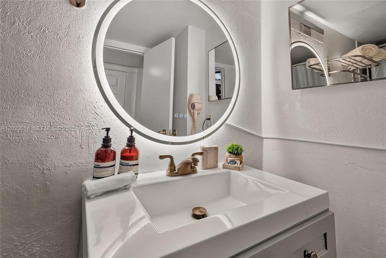 19201 Collins Ave, Unit 949, Sunny Isles Beach, FL 33160 Photo