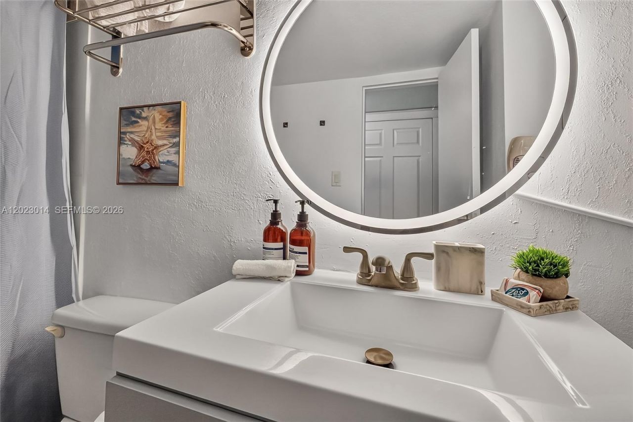 19201 Collins Ave, Unit 949, Sunny Isles Beach, FL 33160 Photo