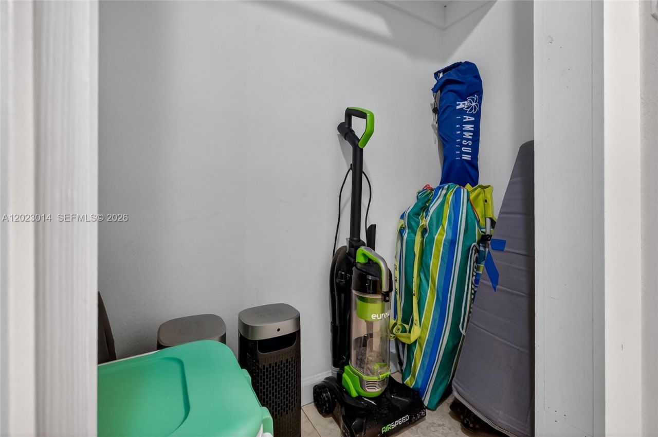 19201 Collins Ave, Unit 949, Sunny Isles Beach, FL 33160 Photo