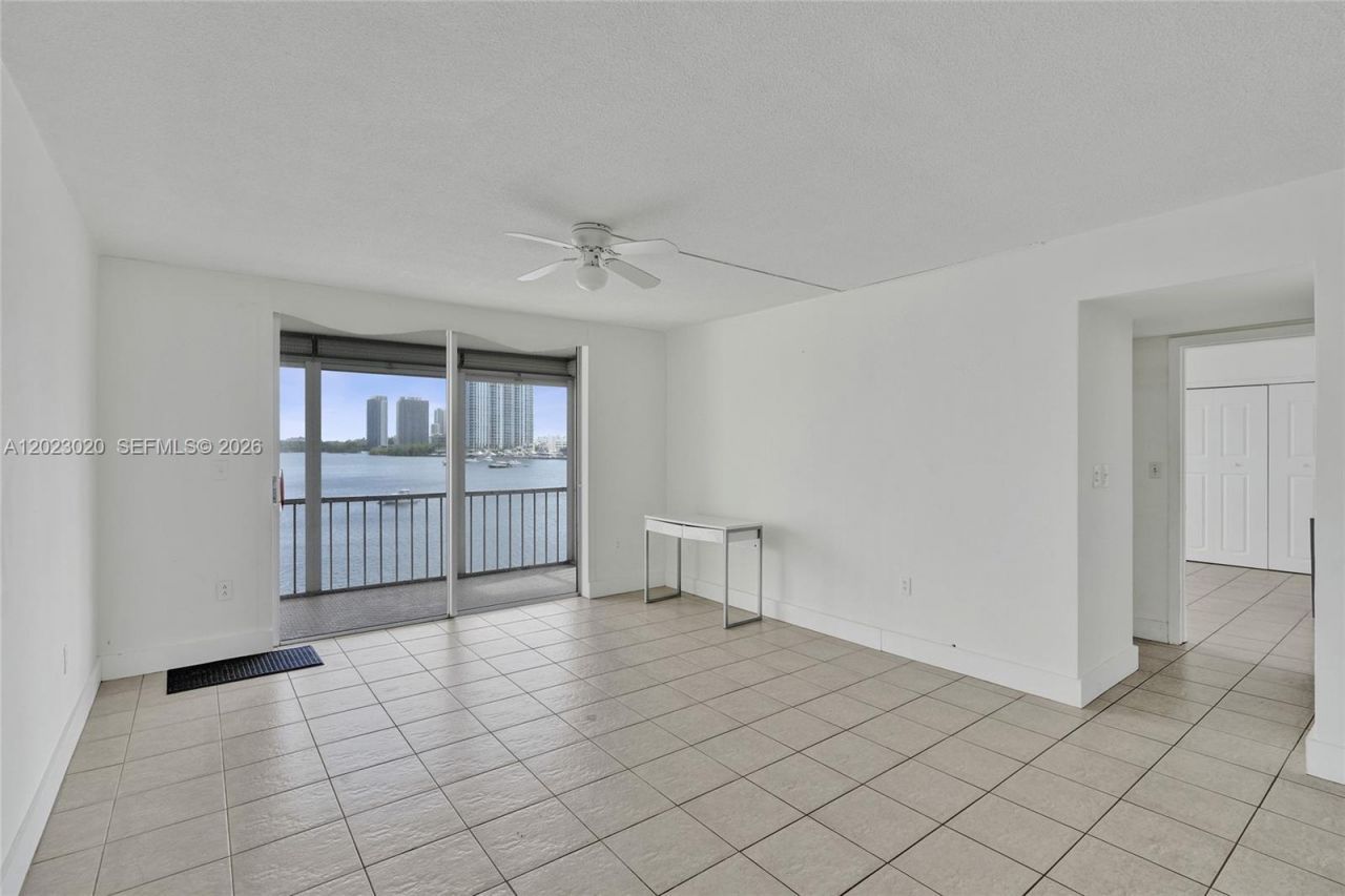 2920 Point East Dr , Unit N408, Aventura, FL 33160 Photo