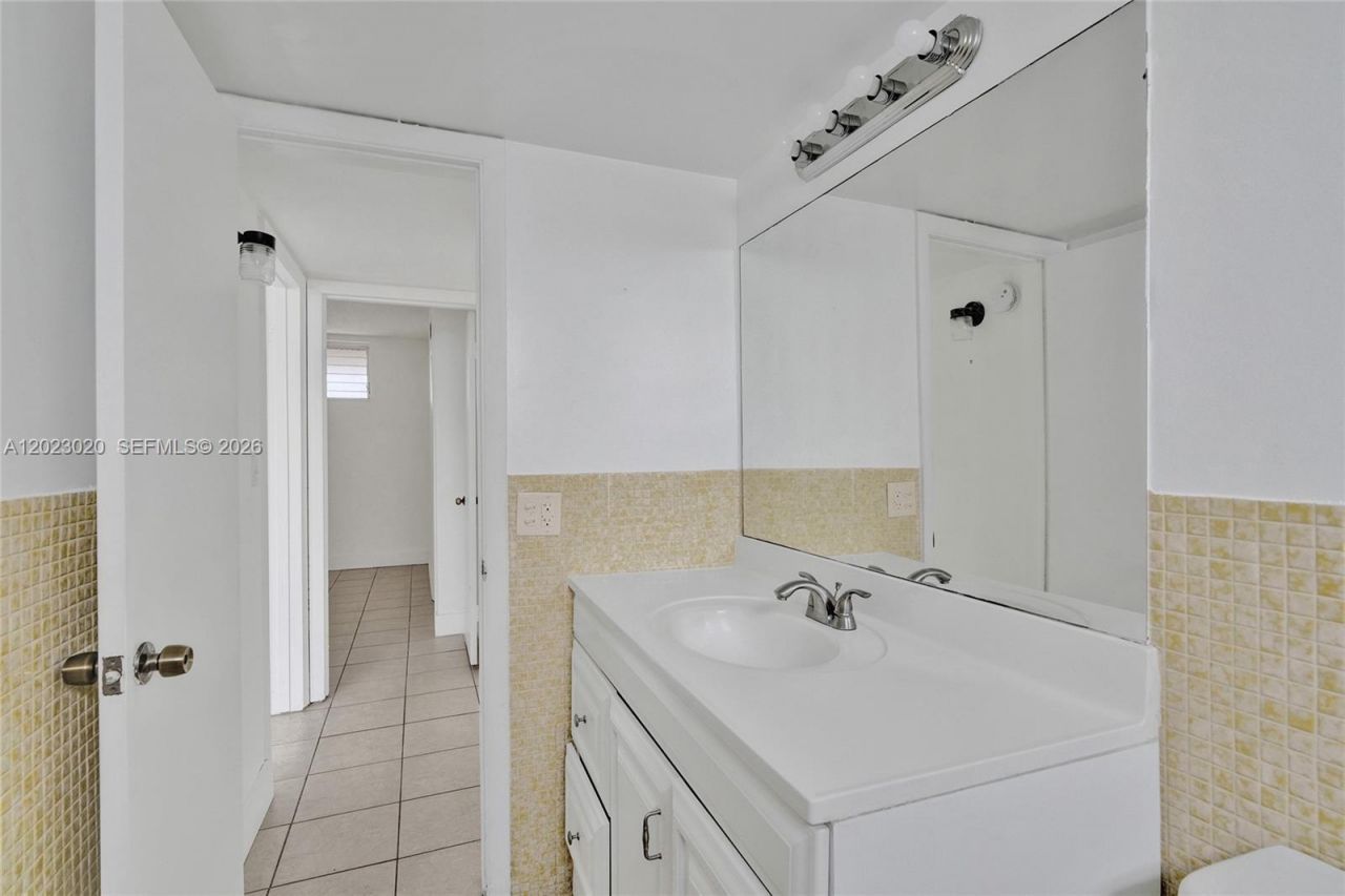 2920 Point East Dr , Unit N408, Aventura, FL 33160 Photo