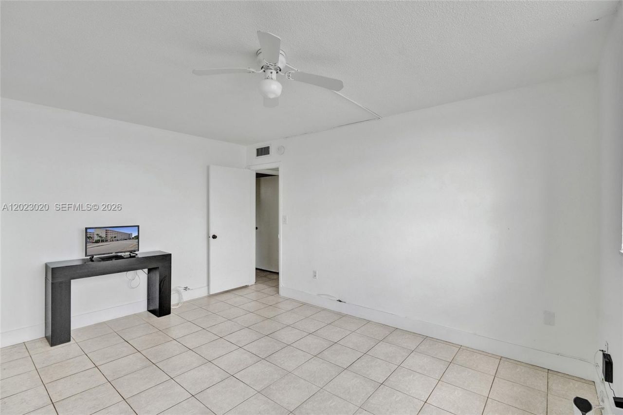 2920 Point East Dr , Unit N408, Aventura, FL 33160 Photo