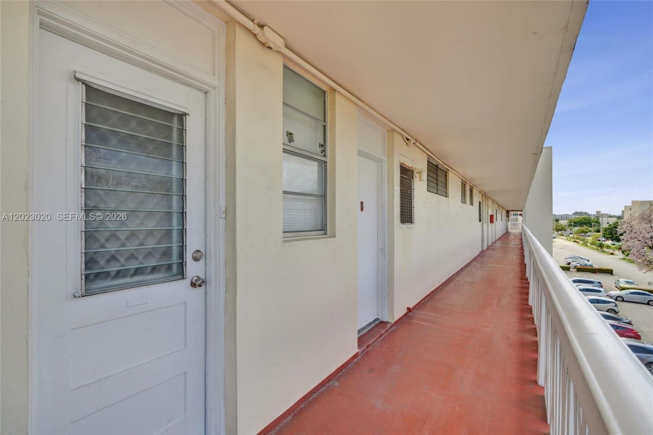 2920 Point East Dr , Unit N408, Aventura, FL 33160 Photo