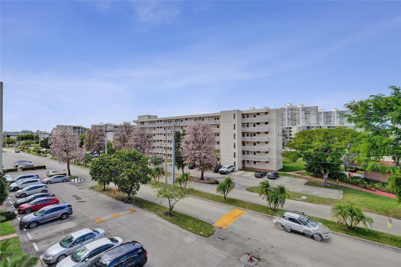 2920 Point East Dr , Unit N408, Aventura, FL 33160 Photo
