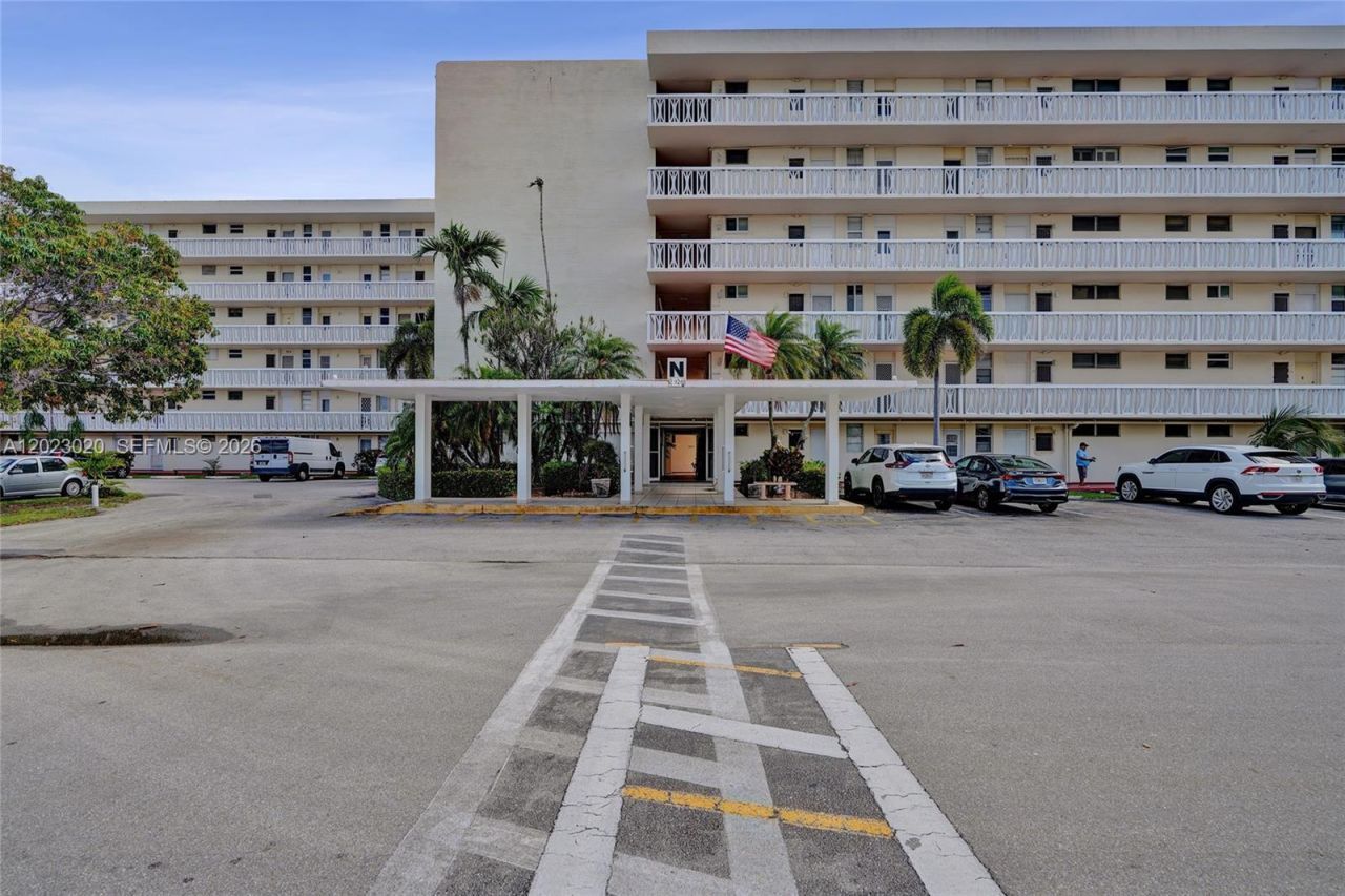 2920 Point East Dr , Unit N408, Aventura, FL 33160 Photo