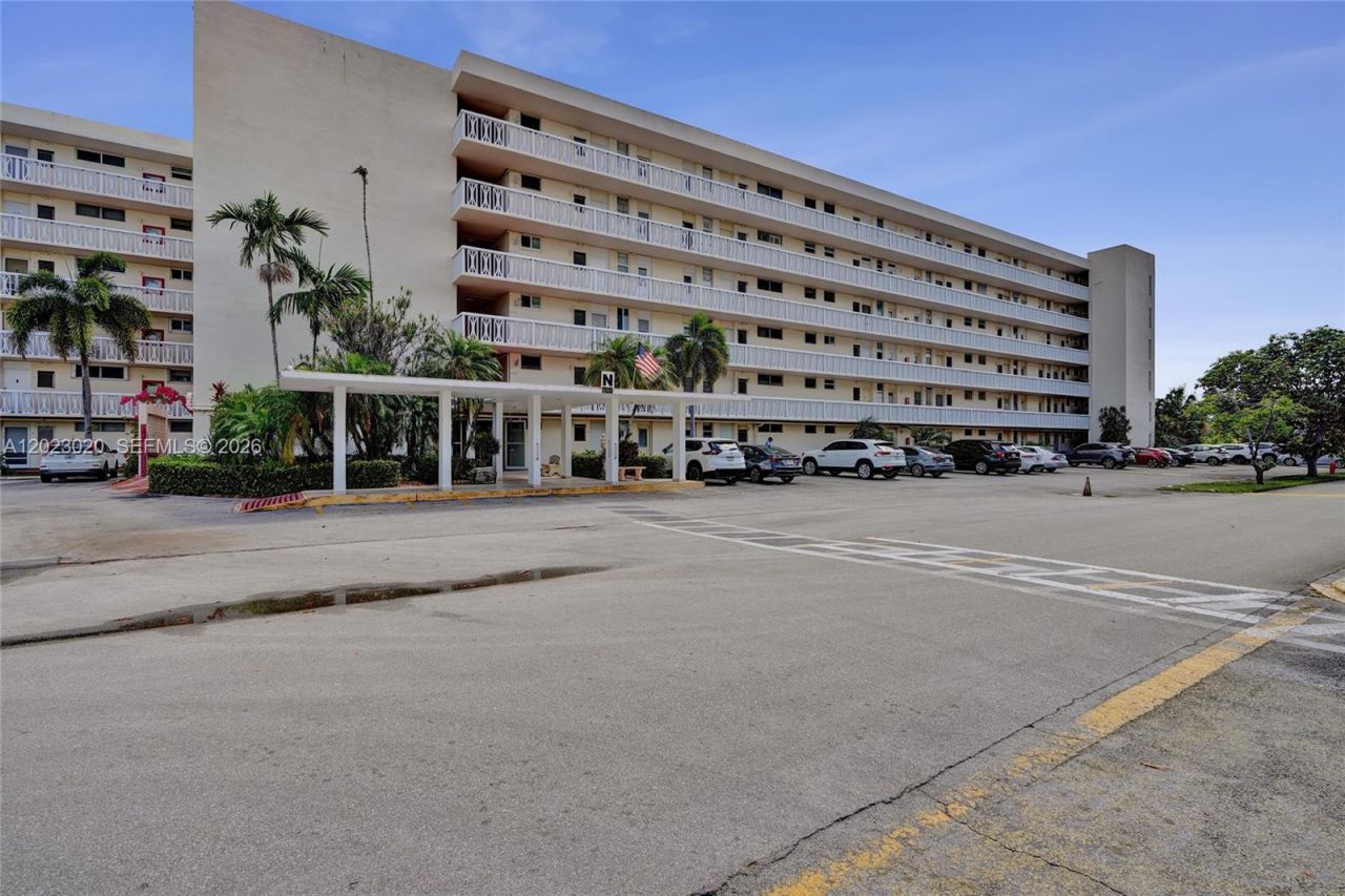 2920 Point East Dr , Unit N408, Aventura, FL 33160 Photo