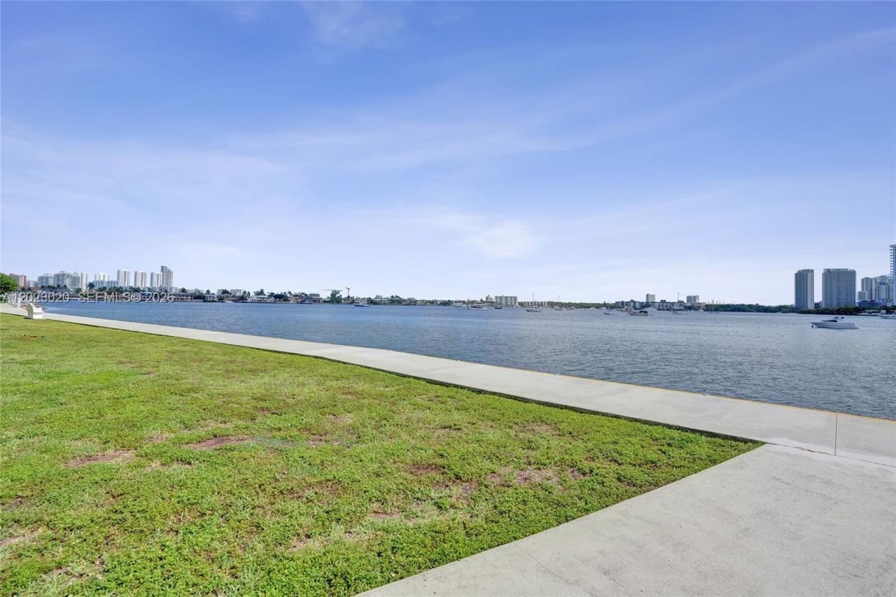 2920 Point East Dr , Unit N408, Aventura, FL 33160 Photo