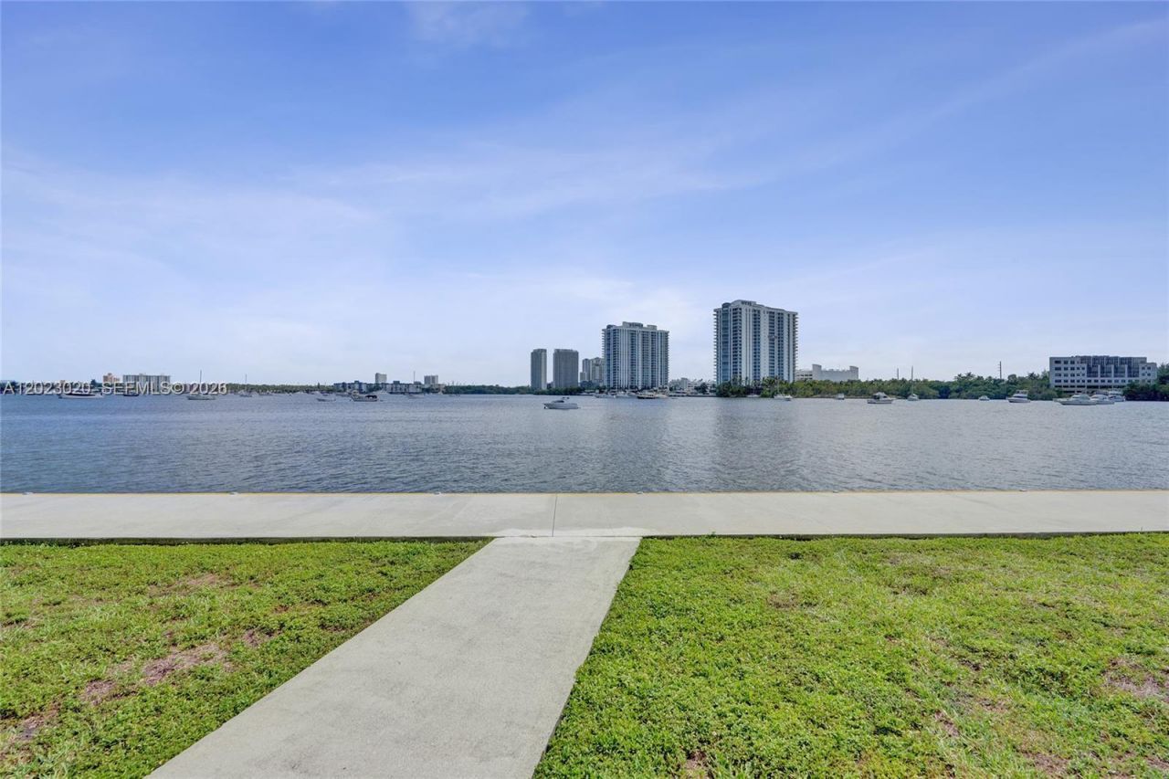 2920 Point East Dr , Unit N408, Aventura, FL 33160 Photo