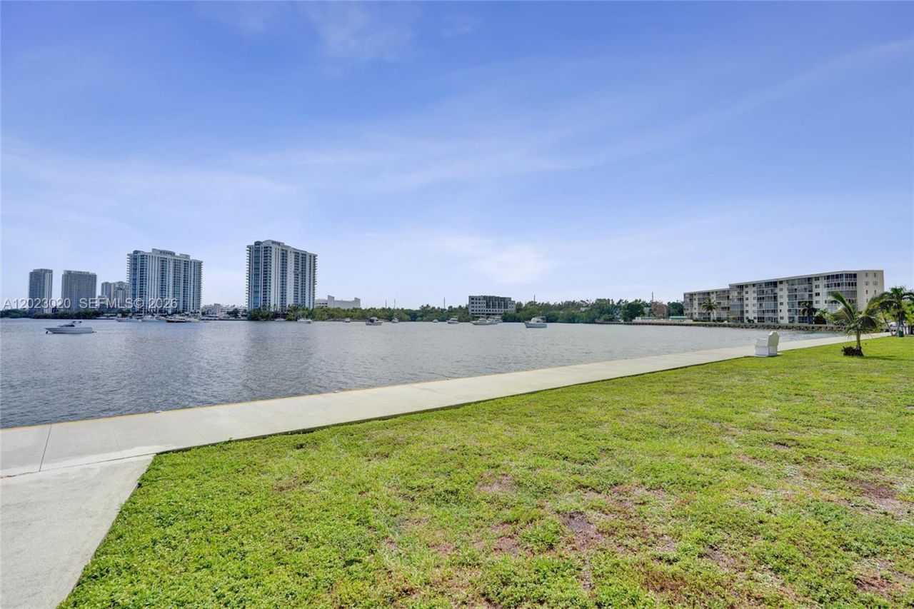 2920 Point East Dr , Unit N408, Aventura, FL 33160 Photo