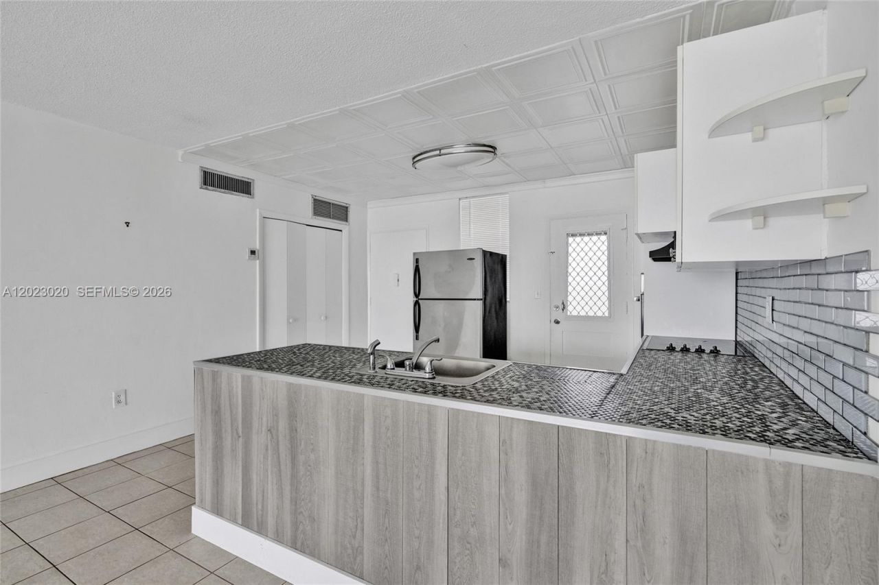2920 Point East Dr , Unit N408, Aventura, FL 33160 Photo