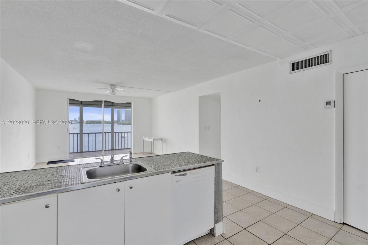 2920 Point East Dr , Unit N408, Aventura, FL 33160 Photo