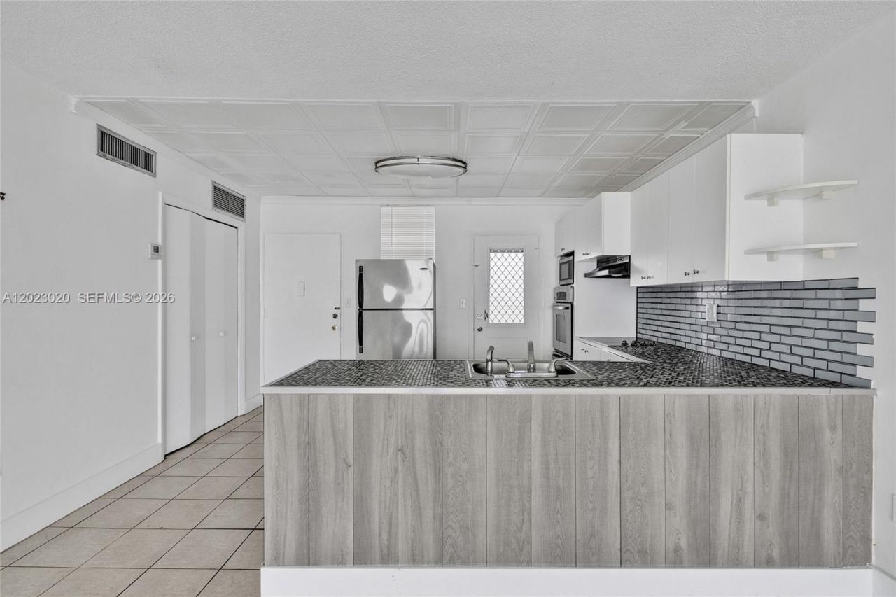 2920 Point East Dr , Unit N408, Aventura, FL 33160 Photo