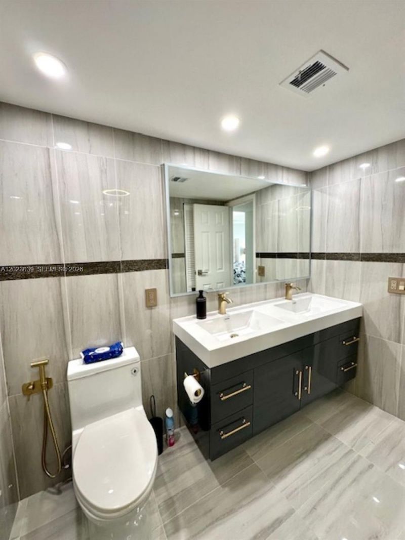 2017 S Ocean Dr, Unit 1107, Hallandale Beach, FL 33009 Photo
