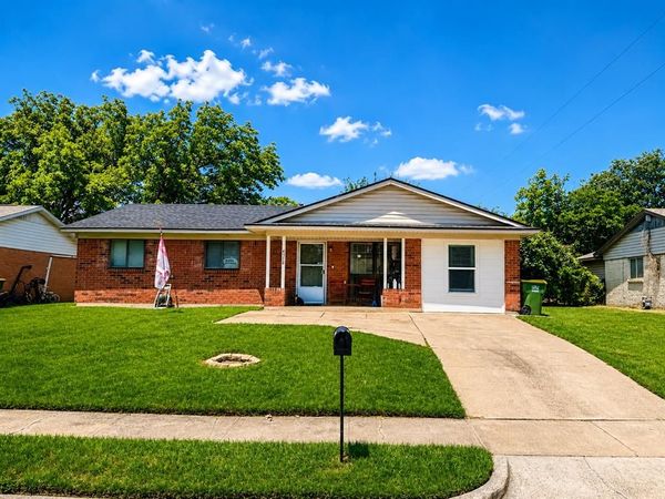 4310 Greenbriar Drive , Bellmead, TX 76705