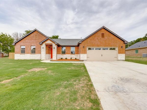 1704 Kings Lane, Commerce, TX 75428