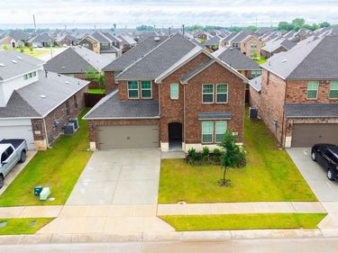 9820 Elk Falls Lane, Aubrey, TX 76227