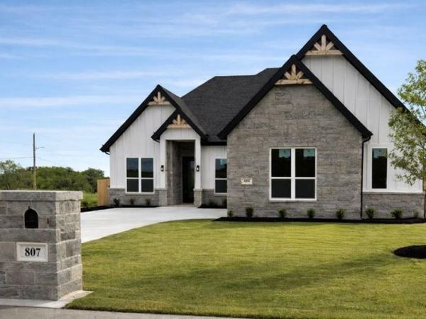 808 N Avenue E , Springtown, TX 76082