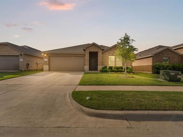 806 Peighton Court, Cleburne, TX 76033